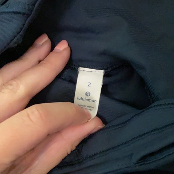 Lululemon / Ruched Calves Thigh Pocket Yoga Workout Leggings Navy Blue Size 2 - Picture 2 of 7